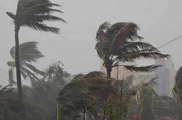 দুপুরের মধ্যে ঝড় হতে পারে যে সাত অঞ্চলে