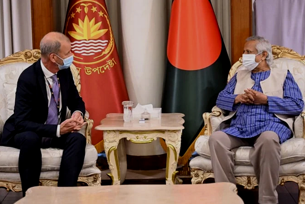 প্রধান উপদেষ্টার সঙ্গে বিশ্বব্যাংকের ভাইস প্রেসিডেন্টের সাক্ষাৎ