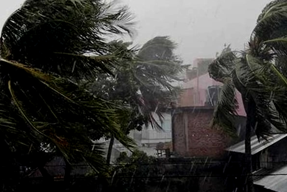 দুপুরের মধ্যে ঢাকাসহ ১৩ অঞ্চলে ঝড়ের আভাস