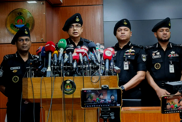 ছেলের পরকীয়া ঠেকাতে মা ফোন করে বলেন বিমানে বোমা আছে: র‌্যাব