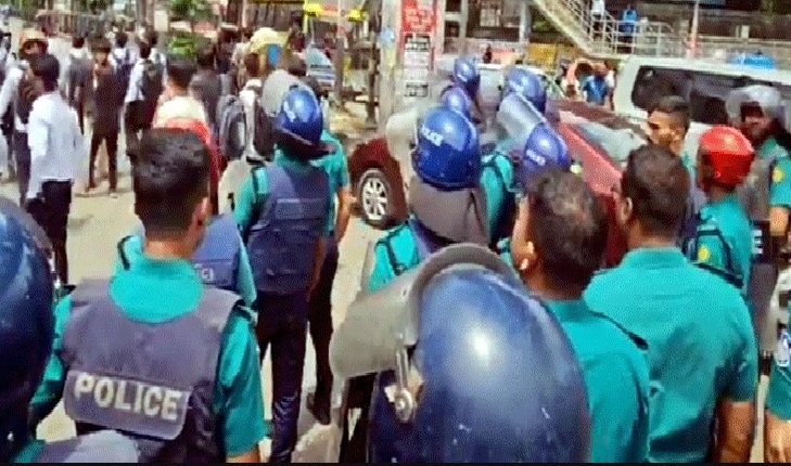 ঢাকা কলেজ ও সিটি কলেজ আবারও সংঘর্ষে জড়িয়ে পড়েছে