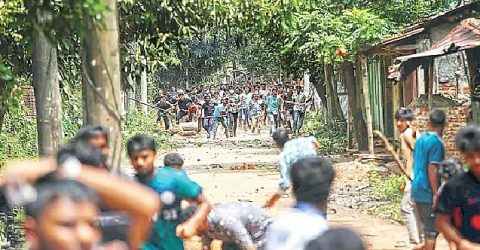 আজও ক্লাস ও পরীক্ষা স্থগিত, নিরবতায় আচ্ছন্ন পুরো ক্যাম্পাস