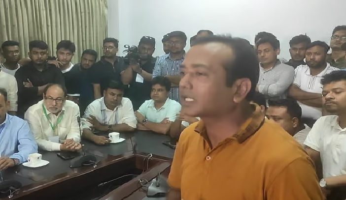 ছাত্রদল অভিযোগ করেছে যে ডাকসু নির্বাচনে অনিয়ম ও কারচুপি হয়েছে, আর এ বিষয়ে তারা উপাচার্যের কাছে লিখিতভাবে জানায়।