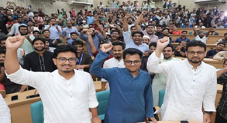 বিভিন্ন প্যানেল থেকে প্রার্থীরা জয়ী হয়েছেন। বড় পদগুলো যেমন ভিপি, জিএস, এজিএসসহ অন্যান্য পদে ভিন্ন ভিন্ন প্রার্থীরা জয় লাভ করেছেন।