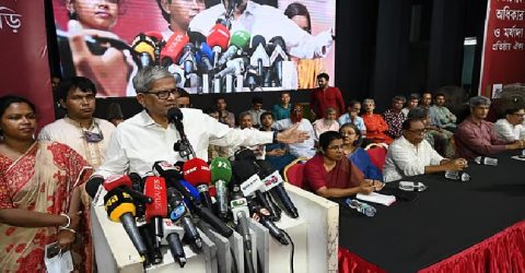 অন্তর্বর্তী সরকারকে উদ্দেশ করে মির্জা ফখরুল বলেছেন— সব জটিলতা নিরসন করে নির্বাচনের প্রস্তুতির পথে অগ্রসর হতে হবে।